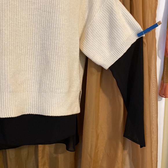 ROBBI & NIKKI Layered Sweater/Top-Size Medium - Picture 3 of 7